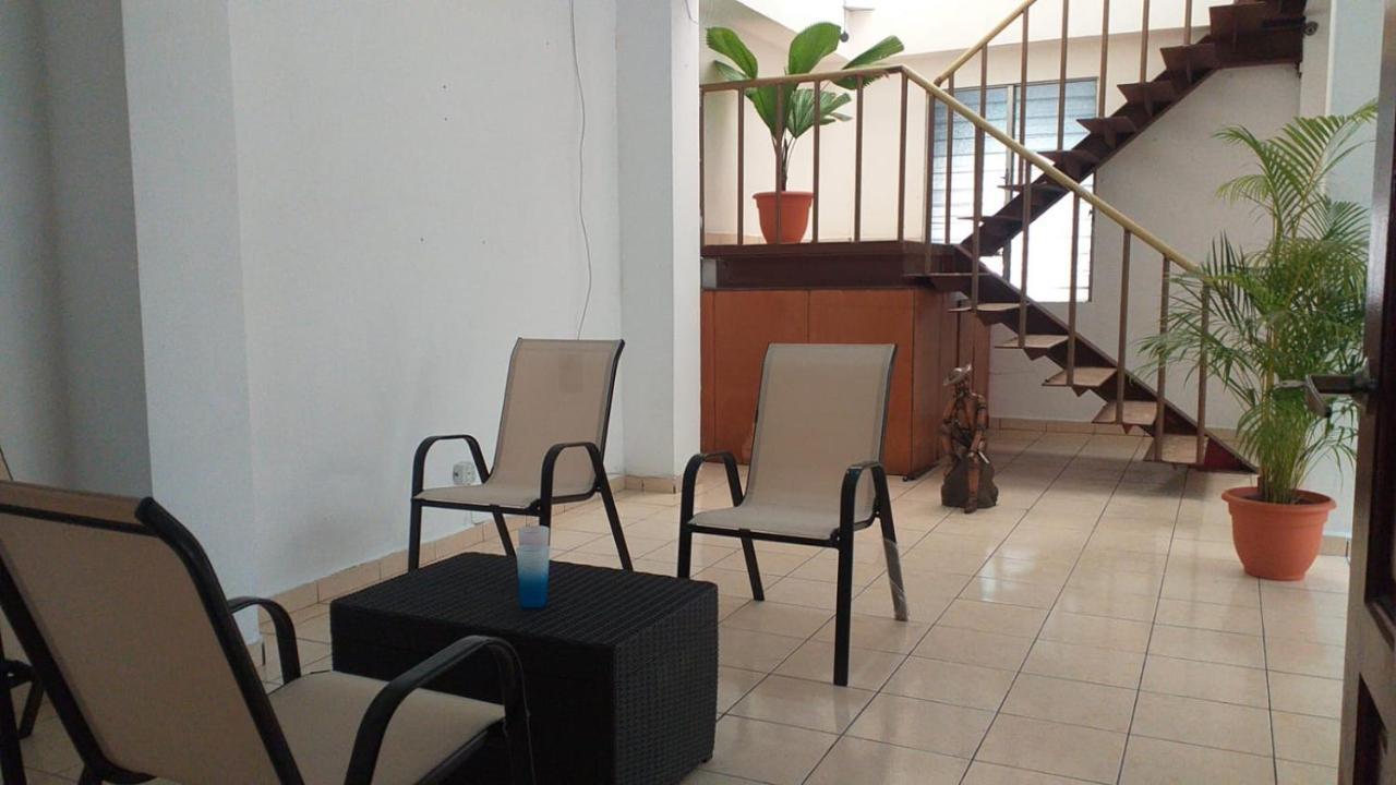 Hostal Los Heroes Antiguo Cuscatlan Luaran gambar