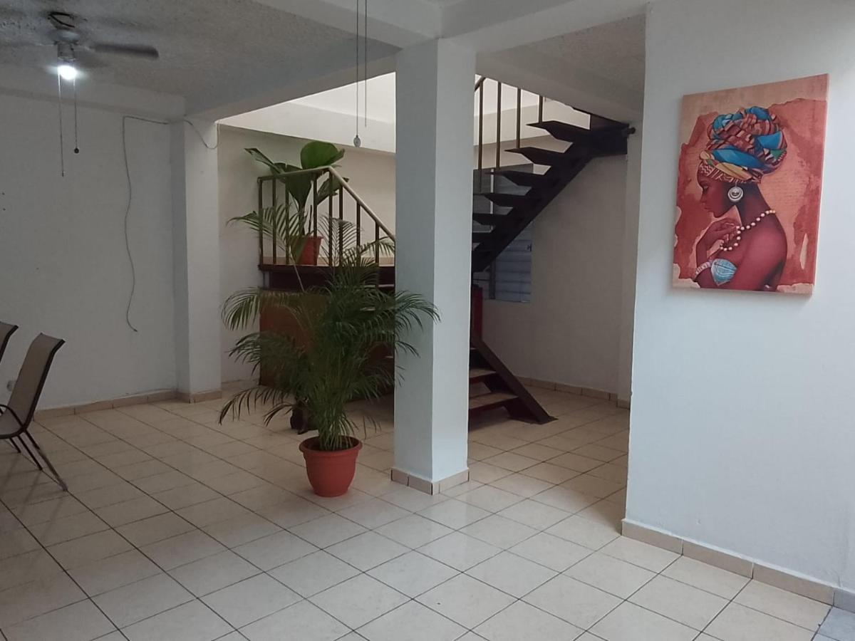 Hostal Los Heroes Antiguo Cuscatlan Luaran gambar