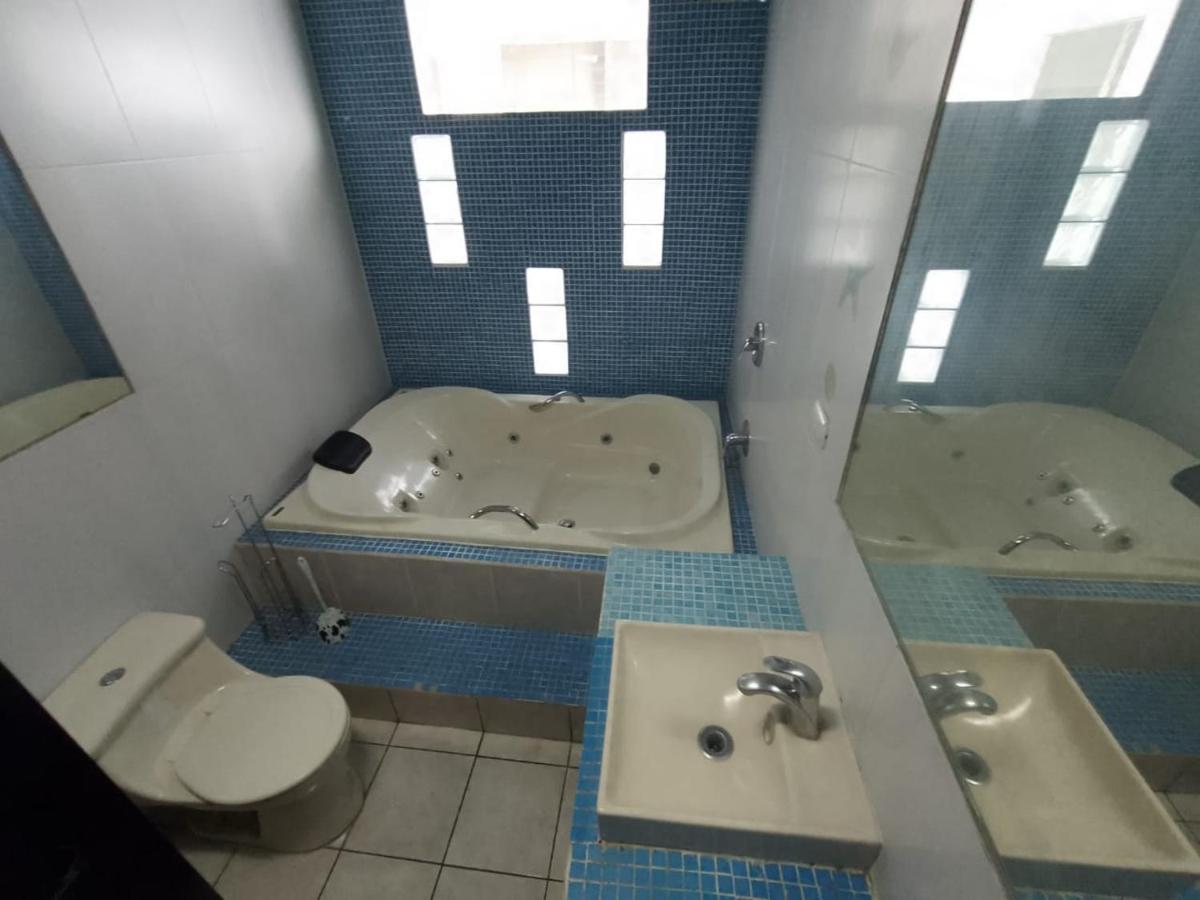 Hostal Los Heroes Antiguo Cuscatlan Luaran gambar