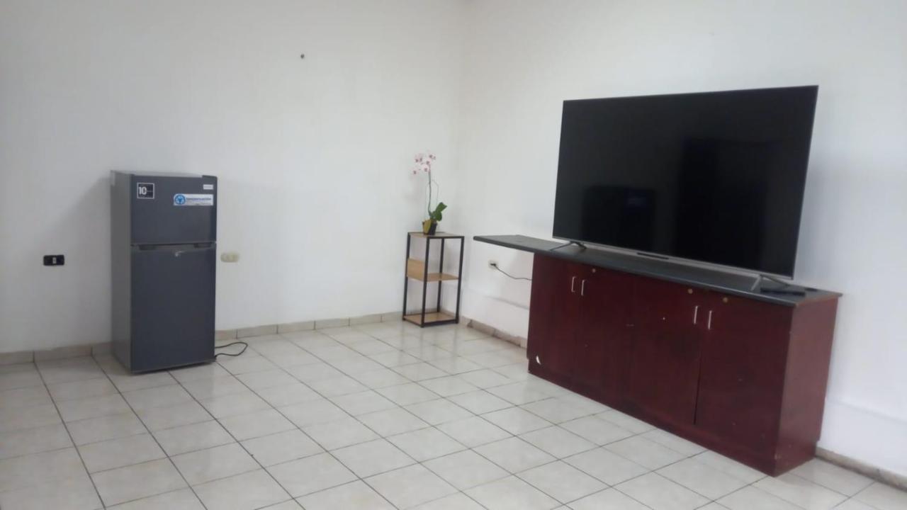 Hostal Los Heroes Antiguo Cuscatlan Luaran gambar